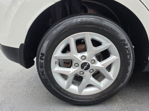 Used 2023 Kia Soul LX w/ LX Technology Package FWD image 13