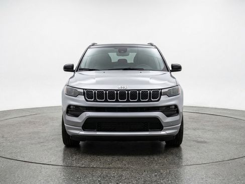 Used 2025 Jeep Compass Limited AWD/4WD image 2