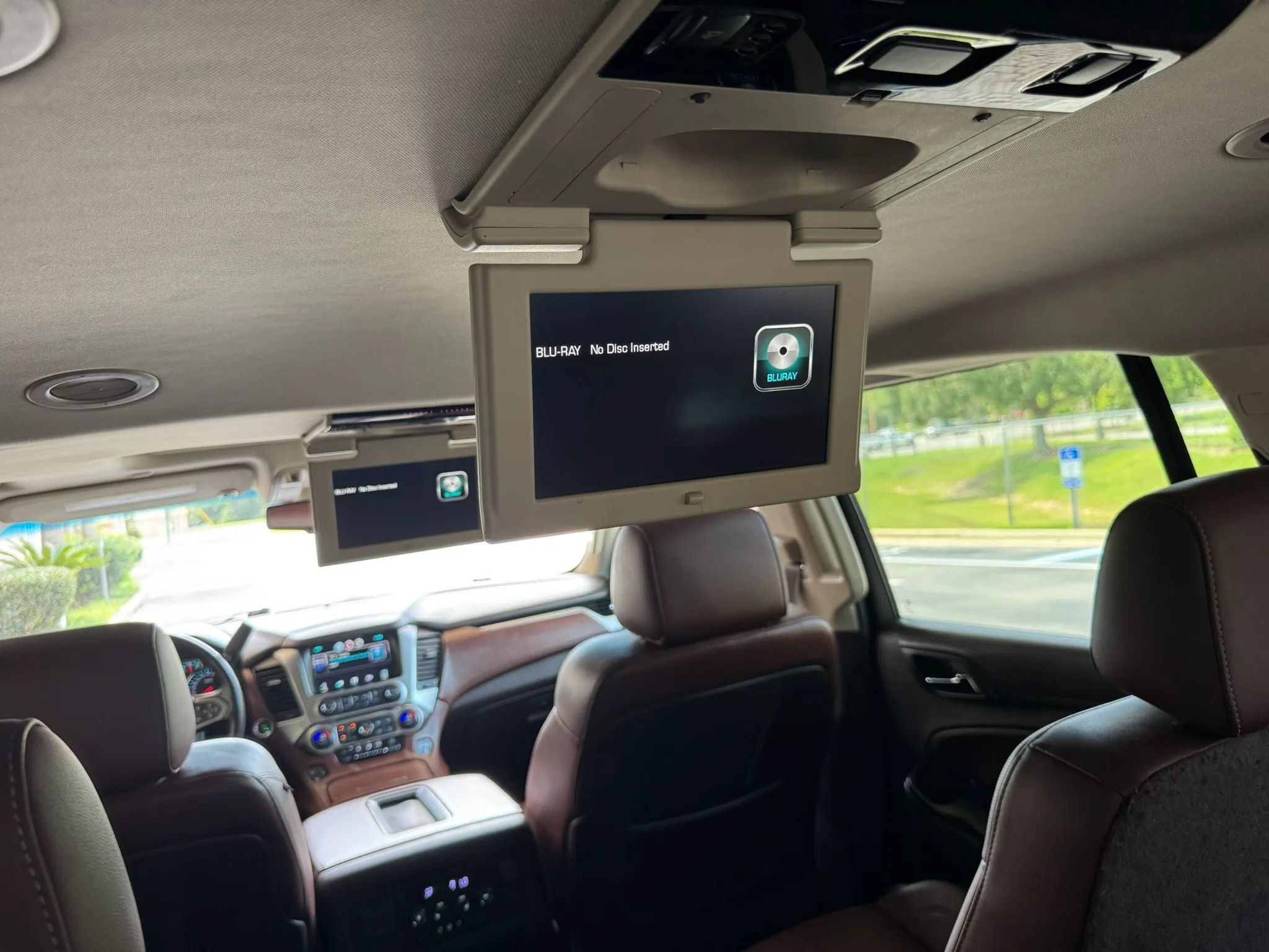 Used 2015 Chevrolet Suburban LTZ AWD/4WD image 25