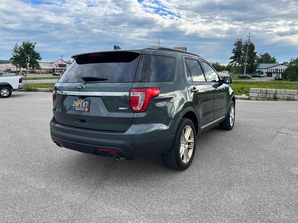 Used 2016 Ford Explorer XLT w/ Equipment Group 202A AWD/4WD image 10