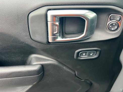 Used 2023 Jeep Wrangler Sport image 11