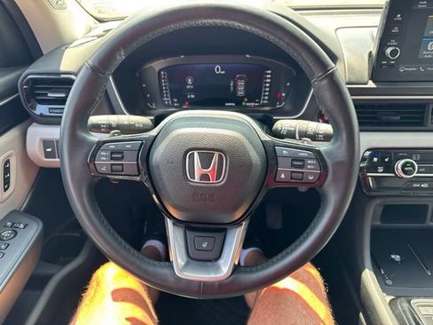 Used 2025 Honda Pilot Elite image 17
