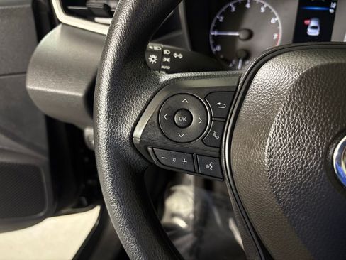 Used 2025 Toyota Corolla LE FWD image 18