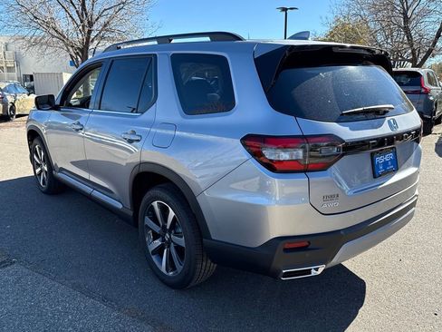 New 2025 Honda Pilot Touring image 6