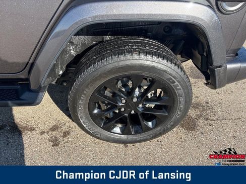 Used 2021 Jeep Wrangler Unlimited Sahara AWD/4WD image 30