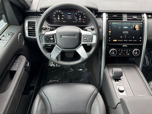 Certified 2025 Land Rover Discovery S AWD/4WD image 33