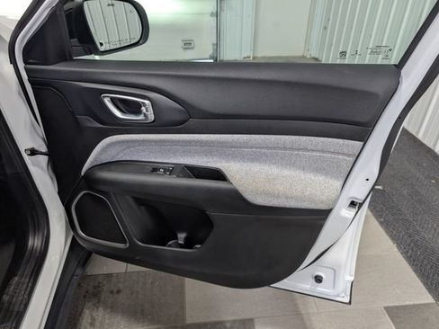 Used 2023 Jeep Compass Latitude AWD/4WD image 26