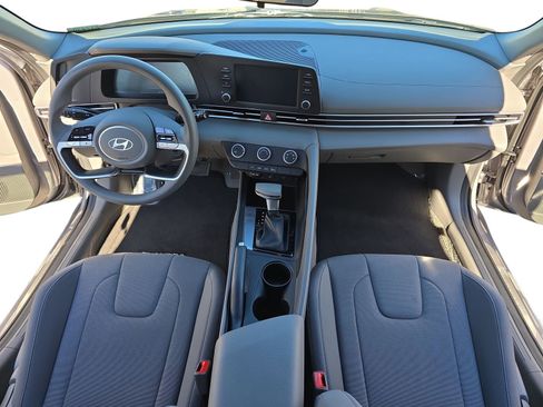 Used 2024 Hyundai Elantra SE image 15