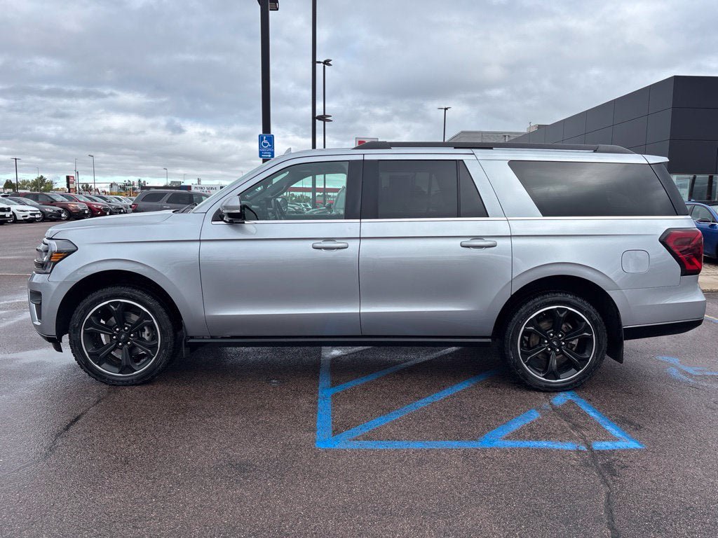 Used 2024 Ford Expedition Max Limited AWD/4WD image 8
