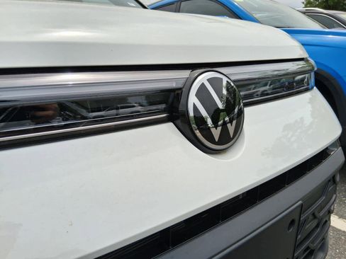 New 2026 Volkswagen Taos SE AWD/4WD image 4