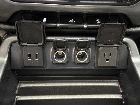Used 2018 Chevrolet Silverado 1500 LT w/ All Star Edition AWD/4WD image 40