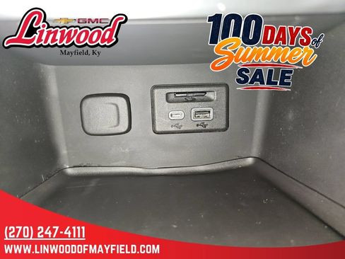 Used 2023 GMC Acadia SLT FWD image 28