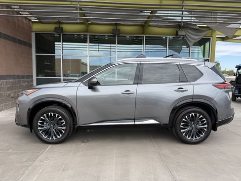 Used 2025 Nissan Rogue Platinum w/ Platinum Premium Package FWD image 7