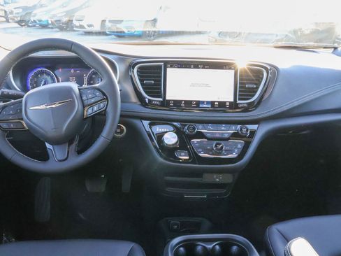New 2026 Chrysler Pacifica Select w/ S Appearance Package AWD/4WD image 17