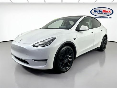 Used 2022 Tesla Model Y Long Range image 5