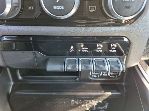 Used 2022 RAM 1500 Big Horn AWD/4WD image 23