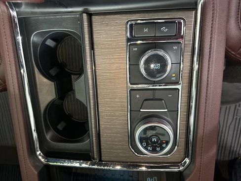 Used 2022 Ford Expedition Limited image 16