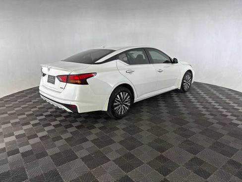 Used 2025 Nissan Altima 2.5 SV w/ SV Premium Package AWD/4WD image 5