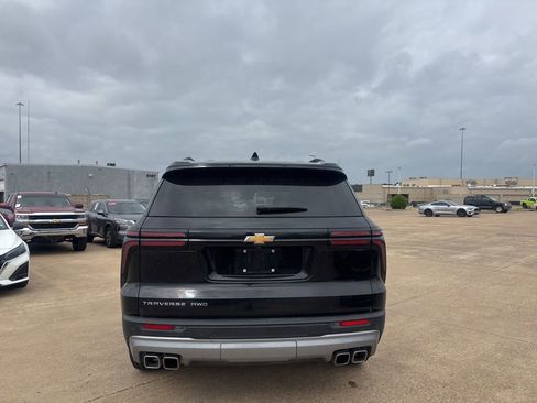 Used 2025 Chevrolet Traverse LT image 16