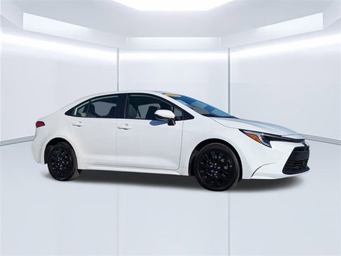 Used 2025 Toyota Corolla LE image 1