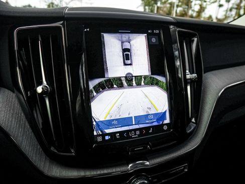 Used 2025 Volvo XC60 B5 Plus image 25