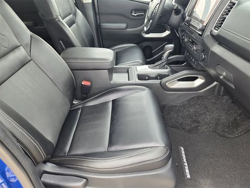 Used 2024 Nissan Frontier SL image 12