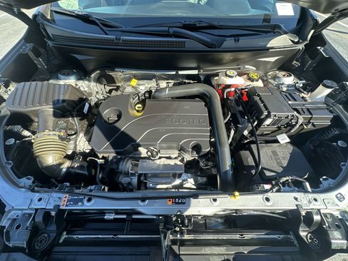 Used 2023 Chevrolet Equinox LT image 33