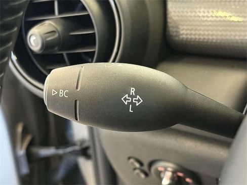 Used 2018 MINI Cooper 4-Door Hardtop image 27