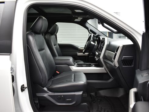 Used 2022 Ford F250 Lariat w/ Black Appearance Package image 13