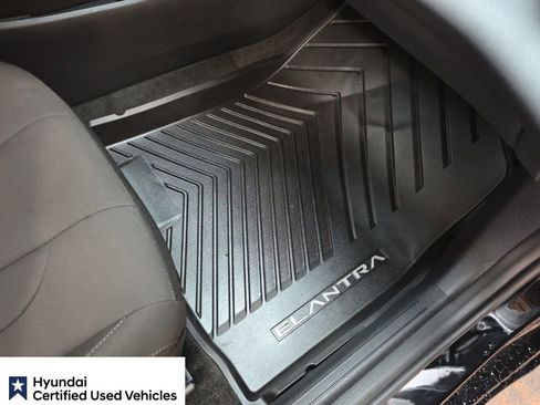 Certified 2025 Hyundai Elantra SEL FWD image 12