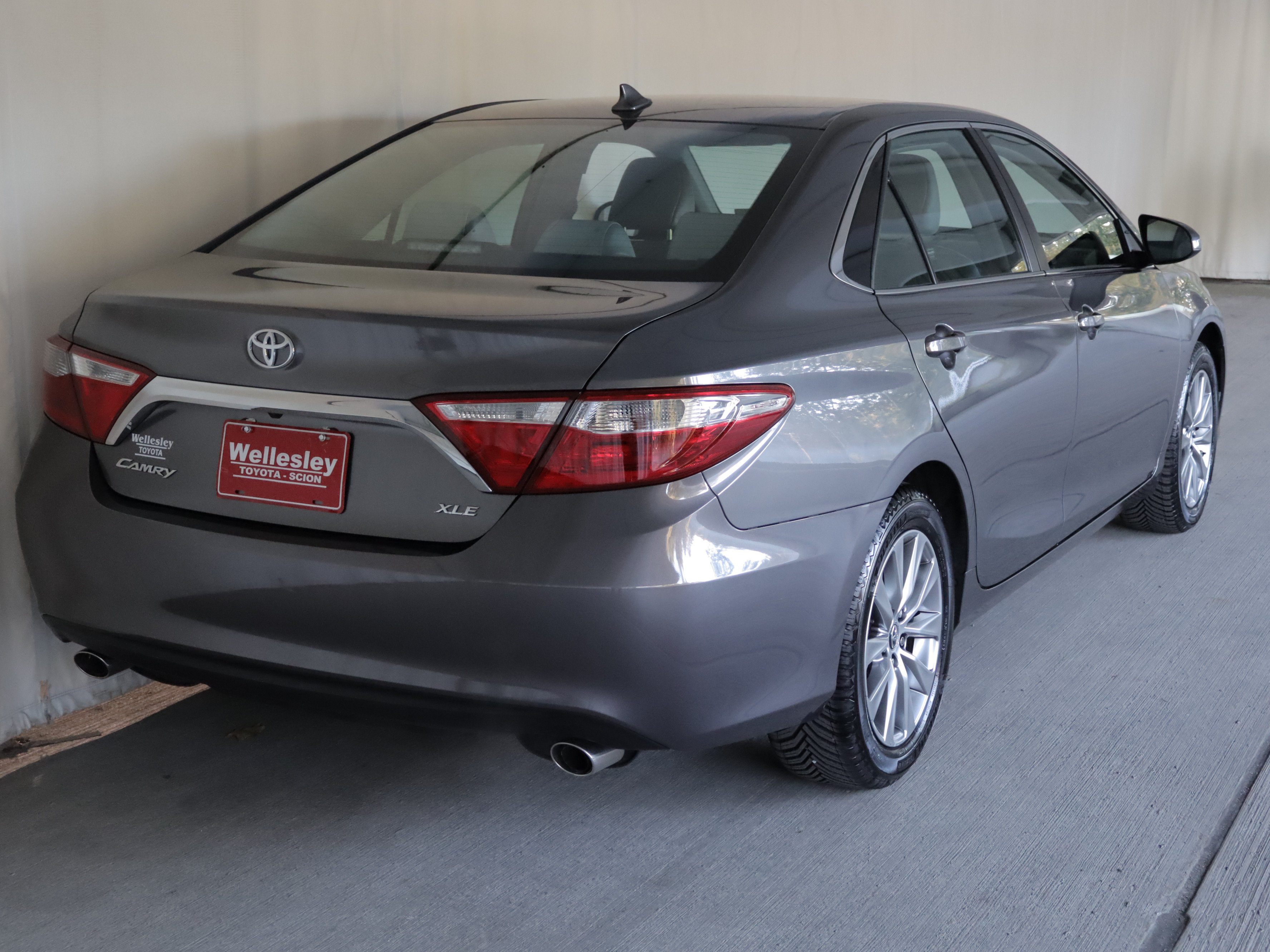 Used 2016 Toyota Camry XLE w/ Advanced Technology Package FWD image 8