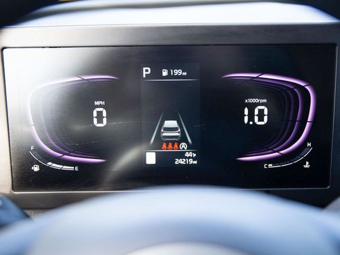 Used 2025 Kia Sportage LX image 11