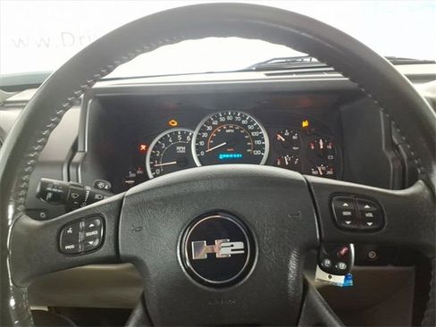 Used 2005 HUMMER H2 w/ Preferred Equipment Group image 17