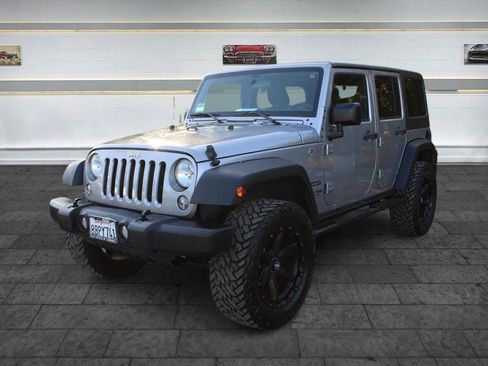 Used 2018 Jeep Wrangler Unlimited Sport w/ Connectivity Group AWD/4WD image 3