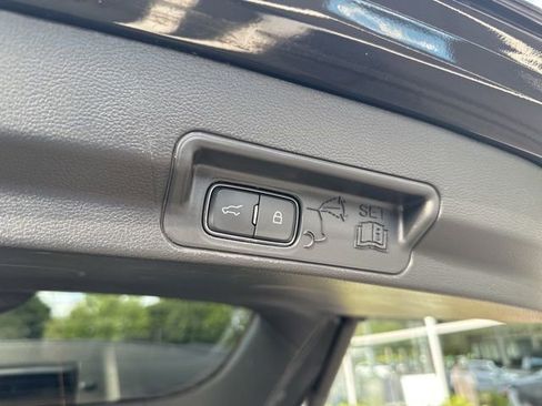 Used 2022 Ford Explorer XLT w/ Equipment Group 202A image 10