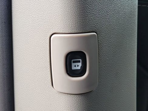 Used 2019 Dodge Grand Caravan SXT image 15