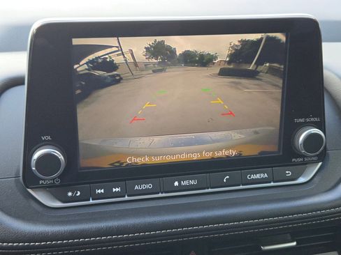 Certified 2025 Nissan Rogue SV FWD image 17
