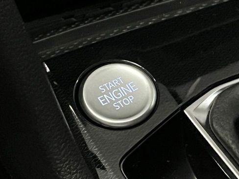 New 2025 Volkswagen Taos SE image 14