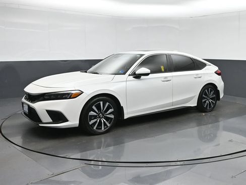 Used 2024 Honda Civic EX-L image 3