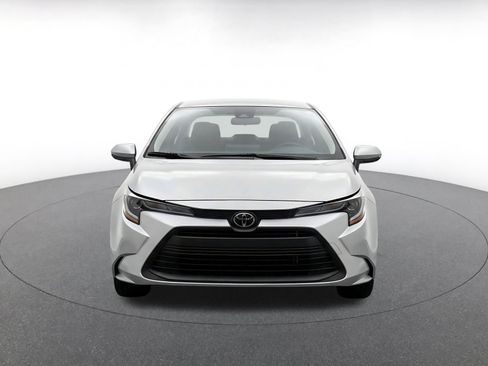 Used 2025 Toyota Corolla LE FWD image 2