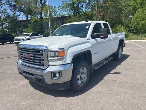 Used 2017 GMC Sierra 2500 SLE w/ HD SLE Preferred Plus Package AWD/4WD image 3