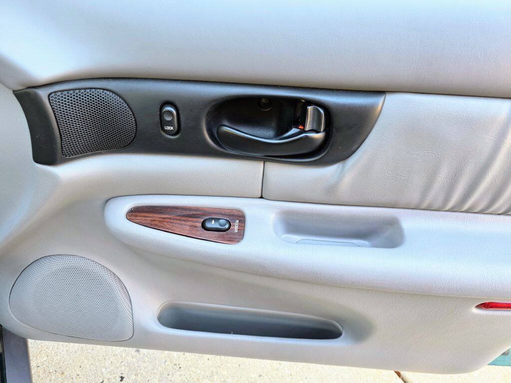 Used 2000 Buick Regal GS w/ GSE Pkg FWD image 12