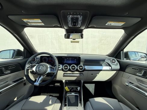 Used 2025 Mercedes-Benz GLB 250 image 6