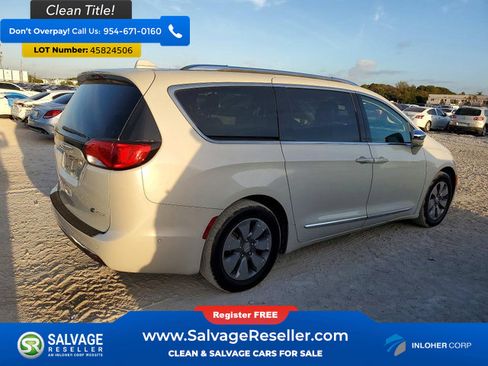 Used 2017 Chrysler Pacifica Platinum FWD image 4