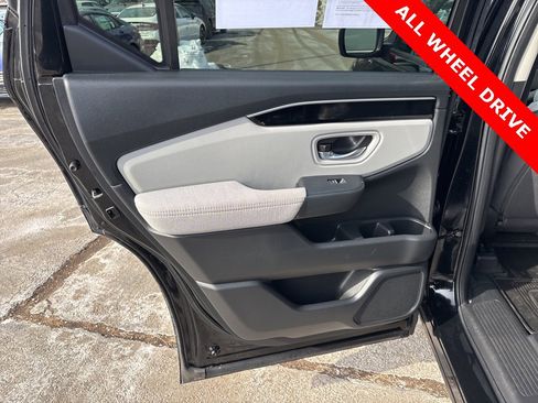 Used 2023 Honda Pilot LX image 10