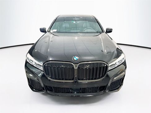 Used 2022 BMW 740i w/ M Sport Package RWD image 8