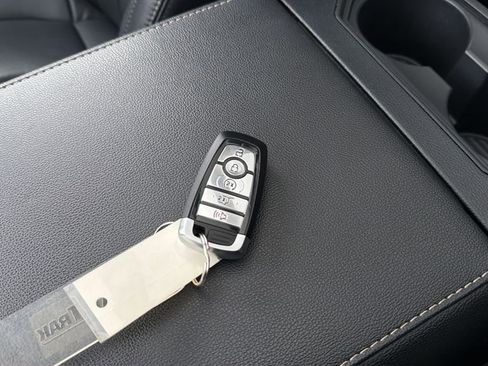 Used 2022 Ford Expedition XLT image 49