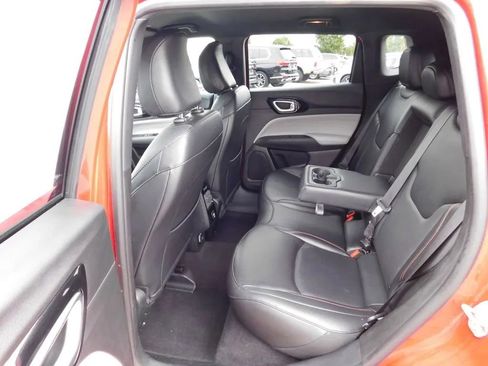 Used 2023 Jeep Compass Limited image 11