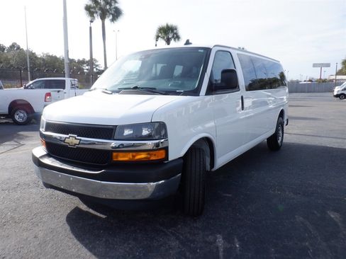 Used 2020 Chevrolet Express 3500 LT w/ LT Preferred Equipment Group image 19