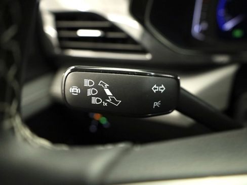 Certified 2024 Volkswagen Taos SEL image 27